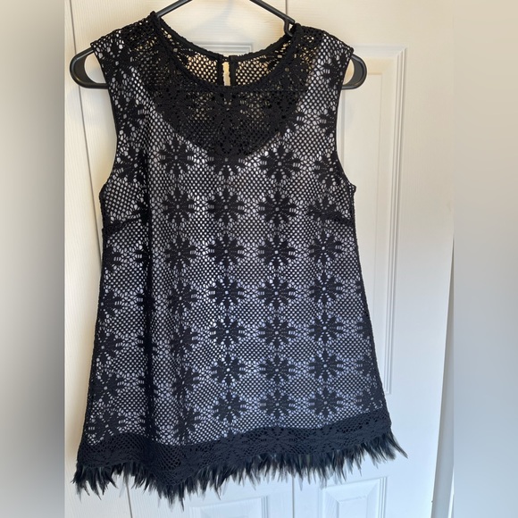 Ladies top - Picture 1 of 3
